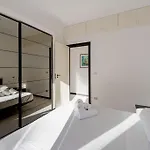 Victoria Hall - 2 Bedroom - Parking *