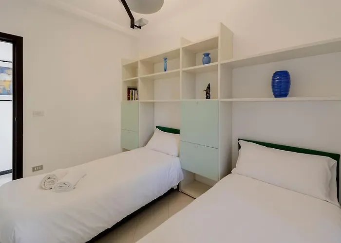 Victoria Hall - 2 Bedroom - Parking *
