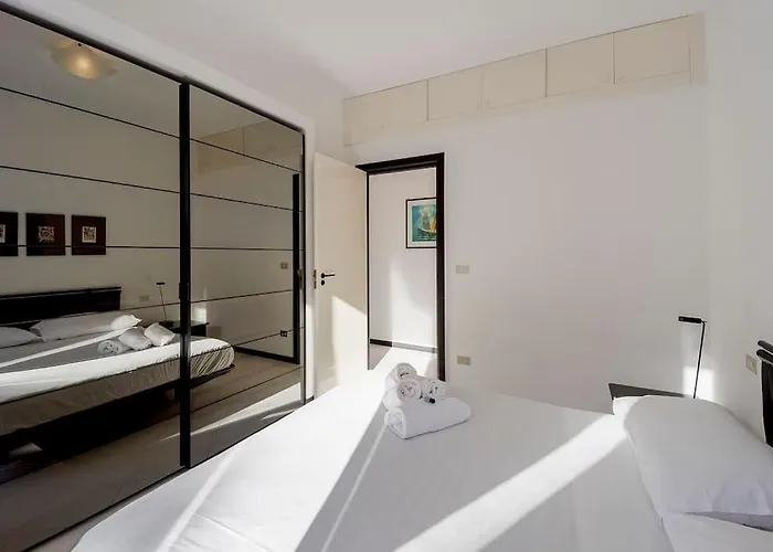 Victoria Hall - 2 Bedroom - Parking *